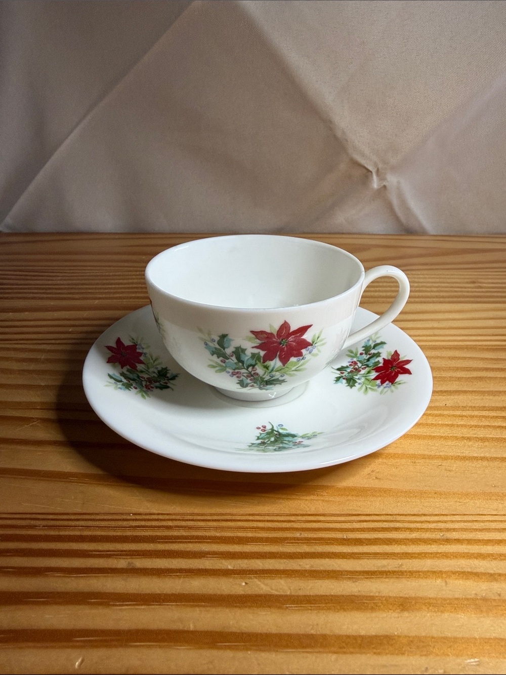 Vintage Current Inc Christmas Poinsettia Teacup & Saucer Set